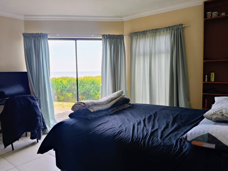 6 Bedroom Property for Sale in Paradise Beach Eastern Cape